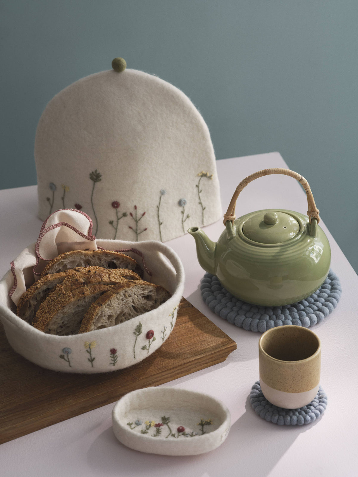 Tray w/Embroidery - Small